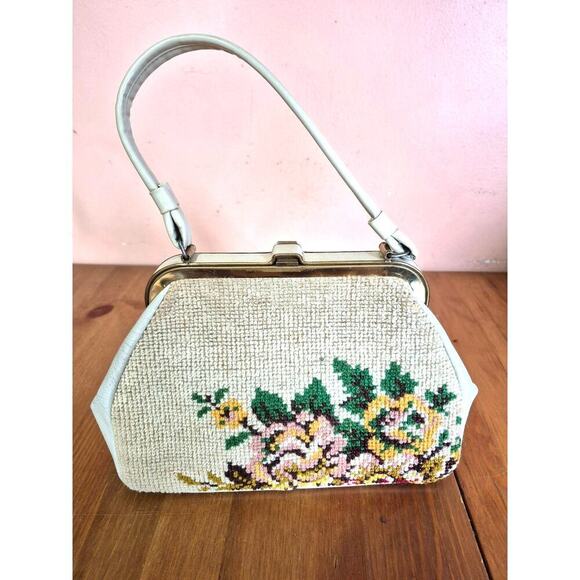 Vintage 1950s needlepoint floral handbag bag medium size kiss lock closure cream - Picture 1 of 6
